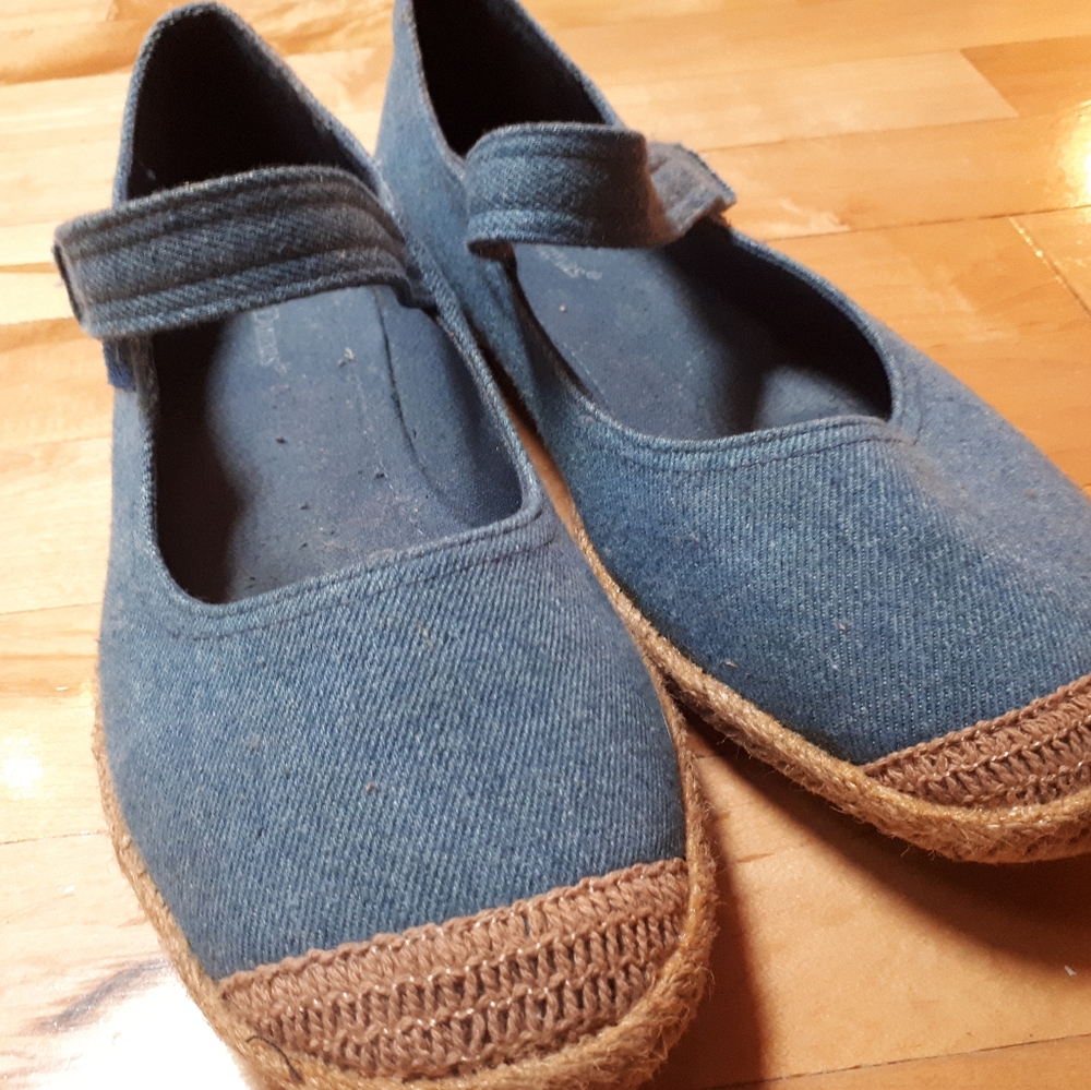 Pretty simple textile blue shoes